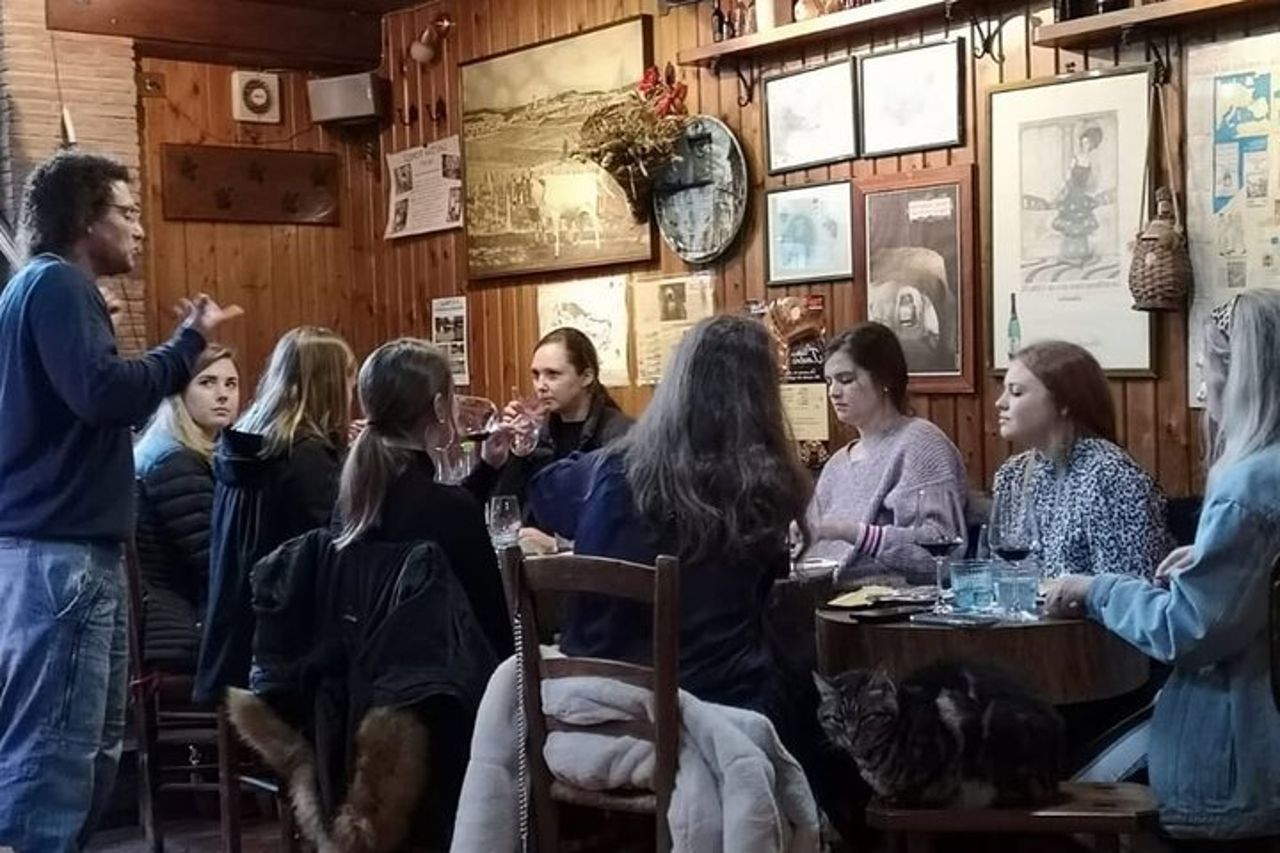 Degustazione di vini con visita alla cantina di cibo e tufo a Orvieto — 2