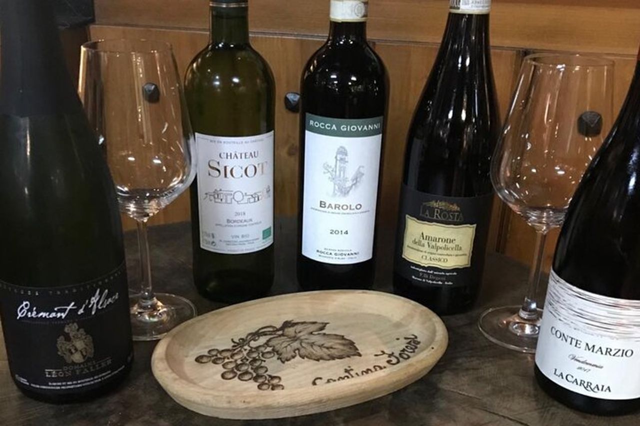 Degustazione di vini con visita alla cantina di cibo e tufo a Orvieto — 4
