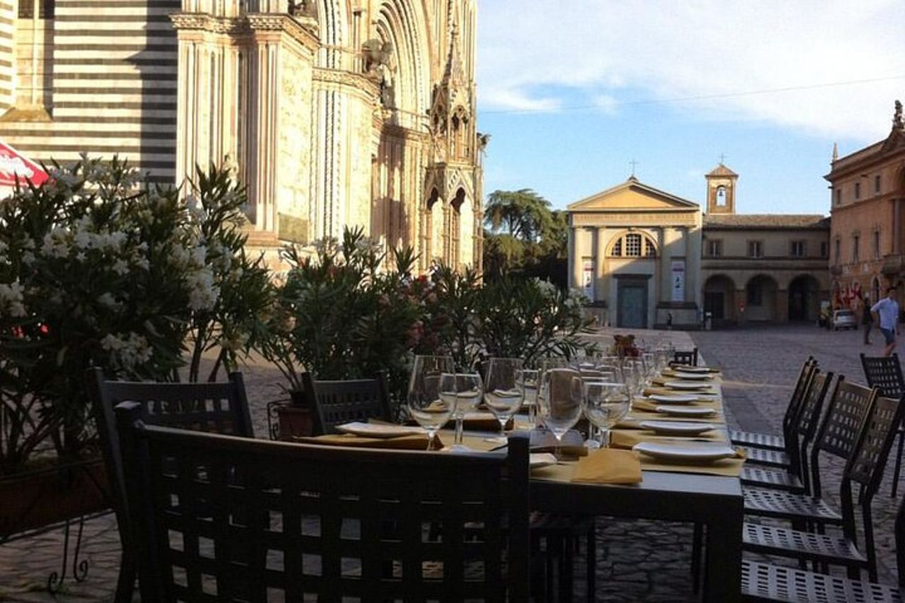 Degustazione di vini con visita alla cantina di cibo e tufo a Orvieto — 7