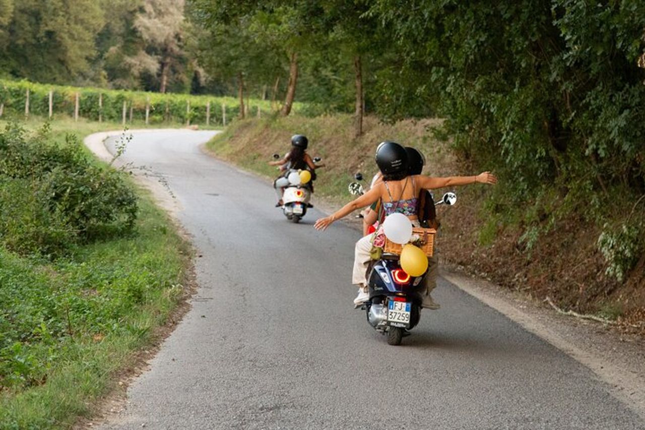 Tour in Vespa a Montefalco e Degustazione in Cantina — 3