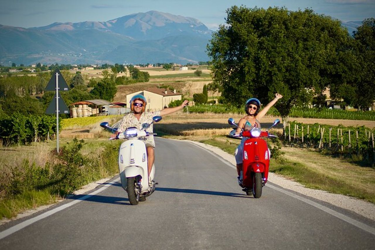 Tour in Vespa a Montefalco e Degustazione in Cantina — 4