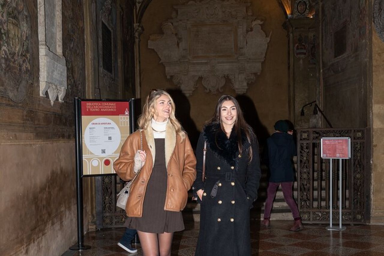 Tour Guidato dell'Archiginnasio in Piccolo Gruppo a Bologna — 9