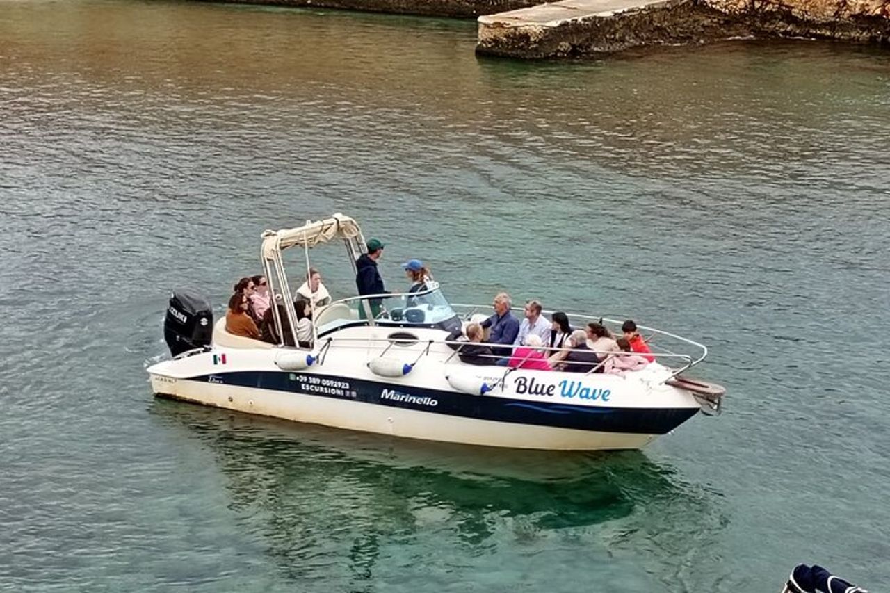 Polignano a Mare: Tour in Barca delle grotte - Piccolo Gruppo — 2