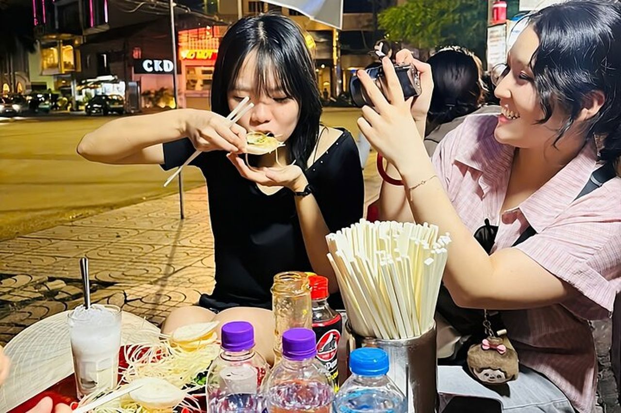 Nha Trang Degustazione di cibo locale e tour turistico in scooter — 5