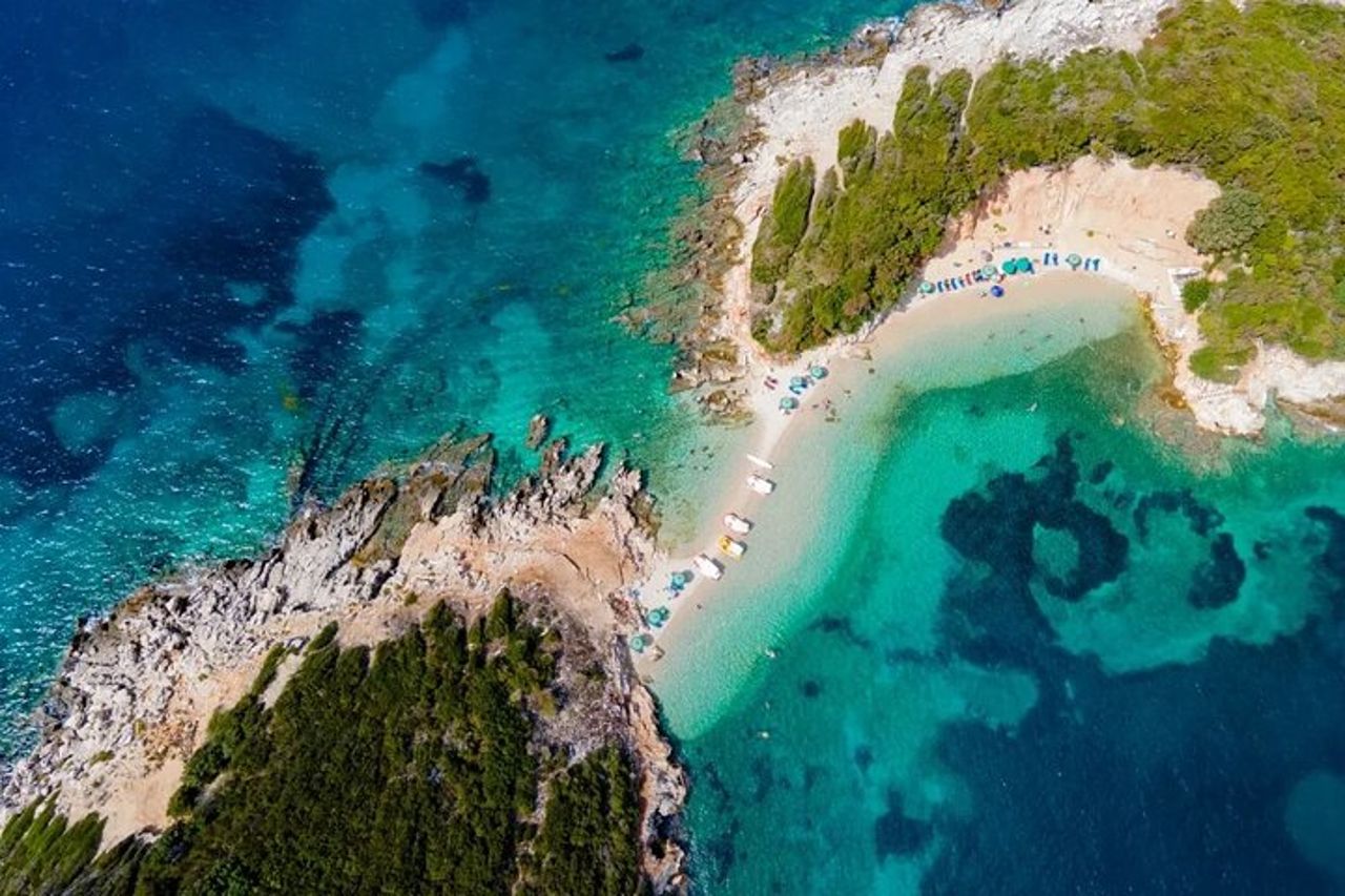 Tour di un giorno di Ksamil Blue Eye e Saranda da Tirana Golem di Durazzo — 7