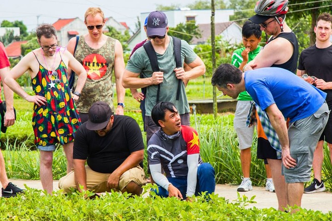 Tour privato di degustazione di cibo Hoi An serale in bicicletta — 6