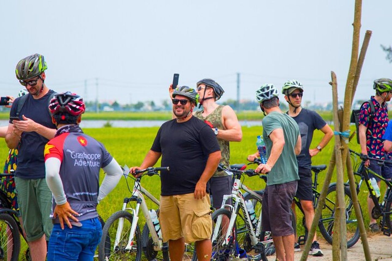 Tour privato di degustazione di cibo Hoi An serale in bicicletta — 9