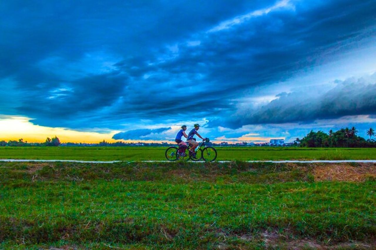 Tour privato di degustazione di cibo Hoi An serale in bicicletta — 7
