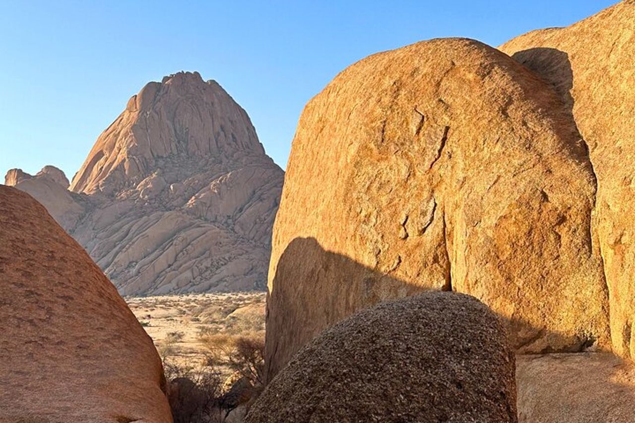 Tour di un giorno di Spitzkoppe in Africa Cervino e Arte Antica — 2