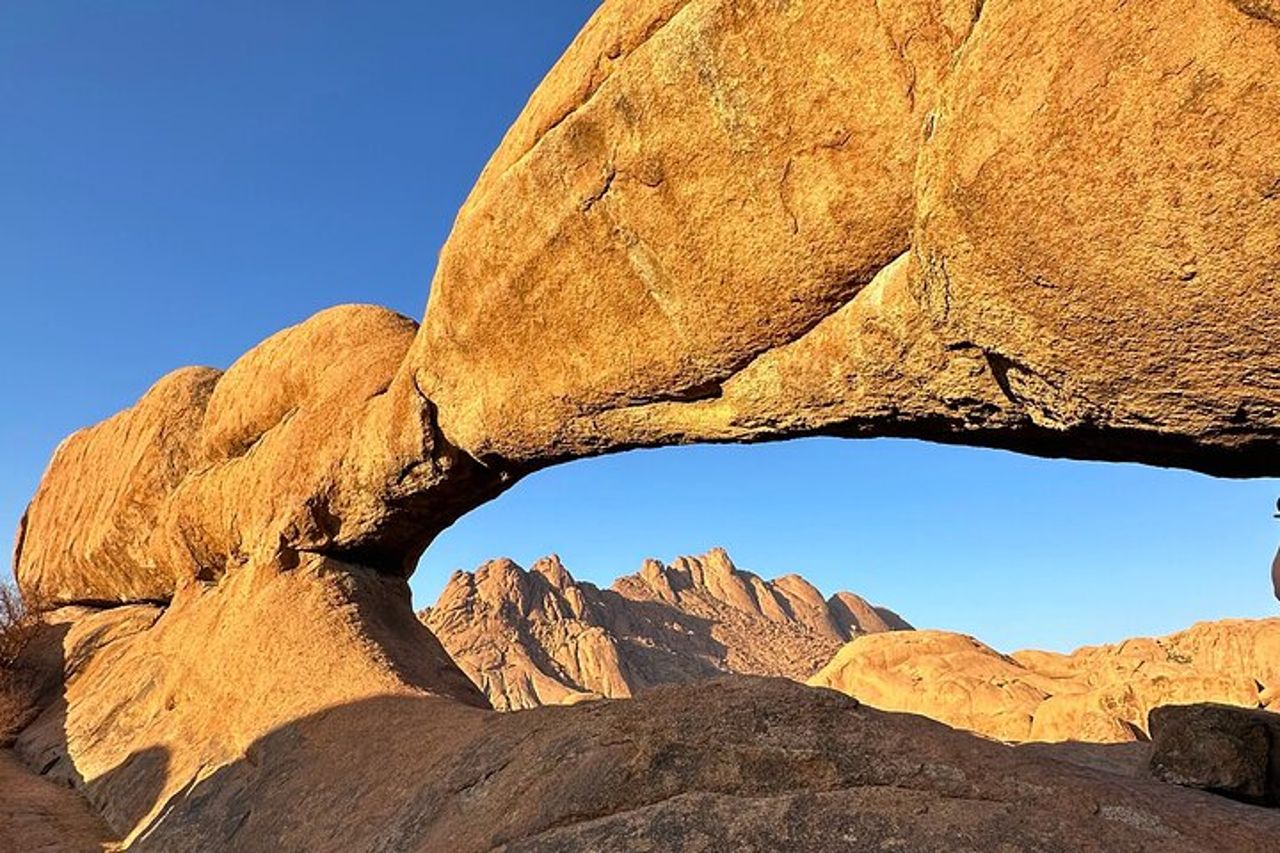 Tour di un giorno di Spitzkoppe in Africa Cervino e Arte Antica — 3