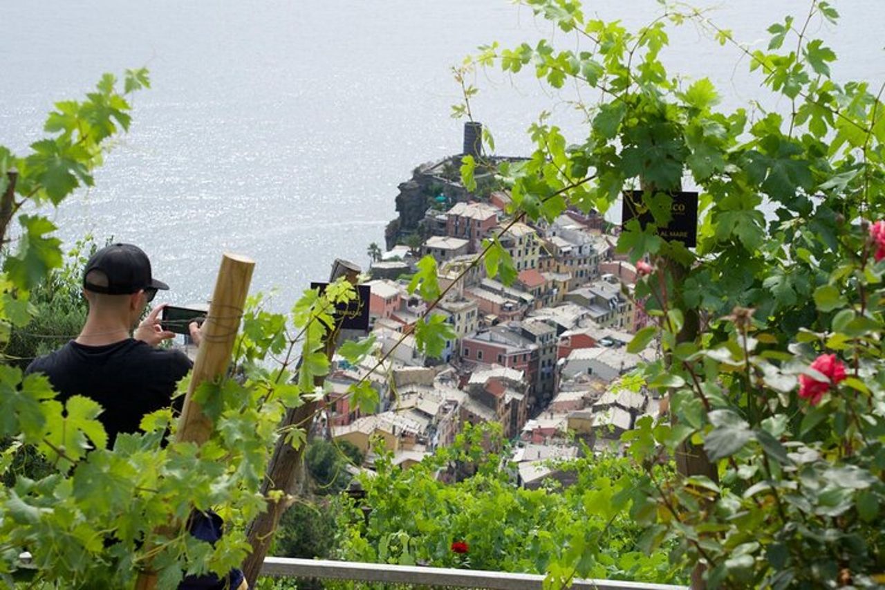 Eroico: Vineyard Trekking & Authentic Wine Tasting in Vernazza — 3