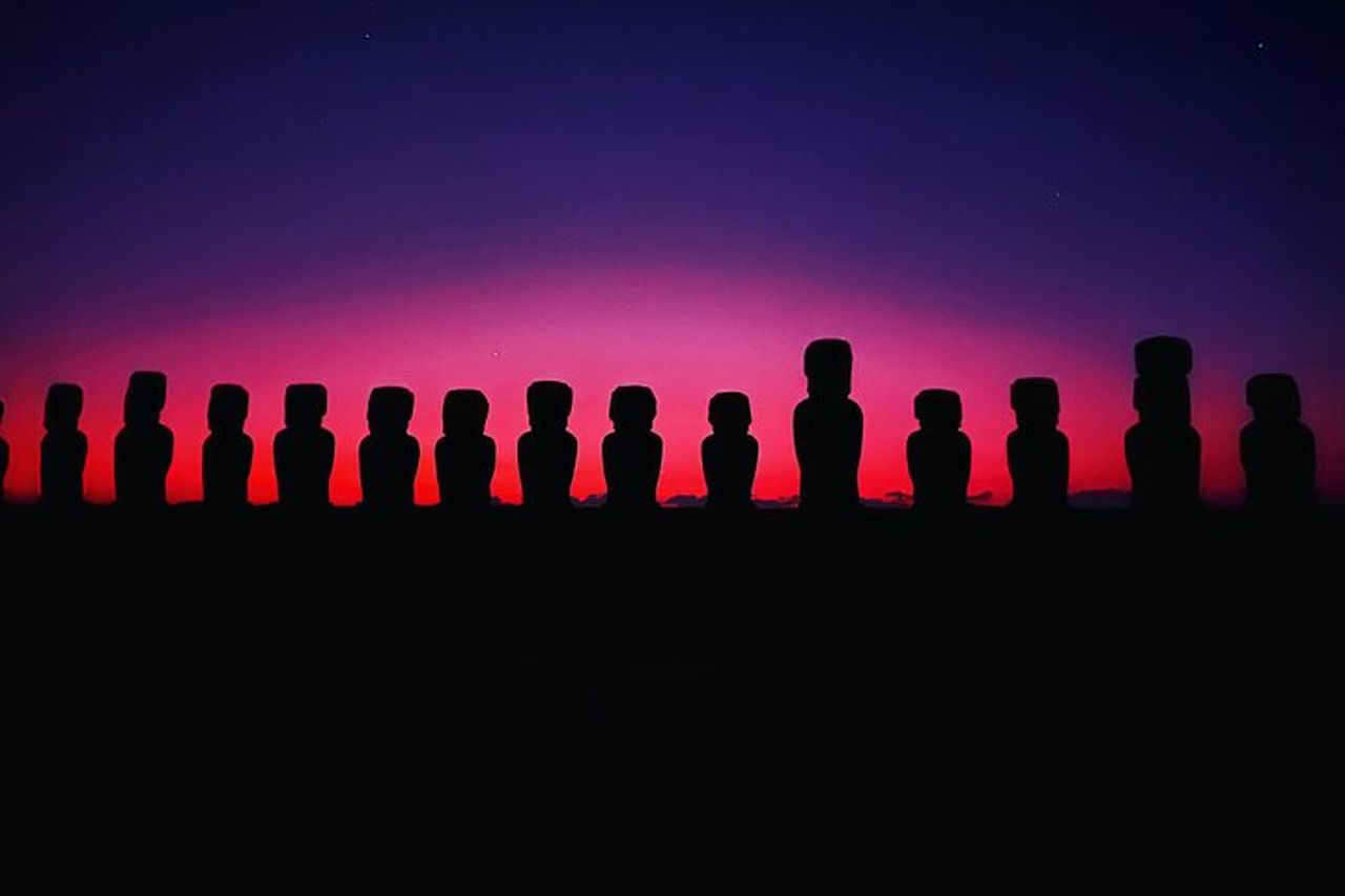 Alba ad Ahu Tongariki Il risveglio dei Moai — 2