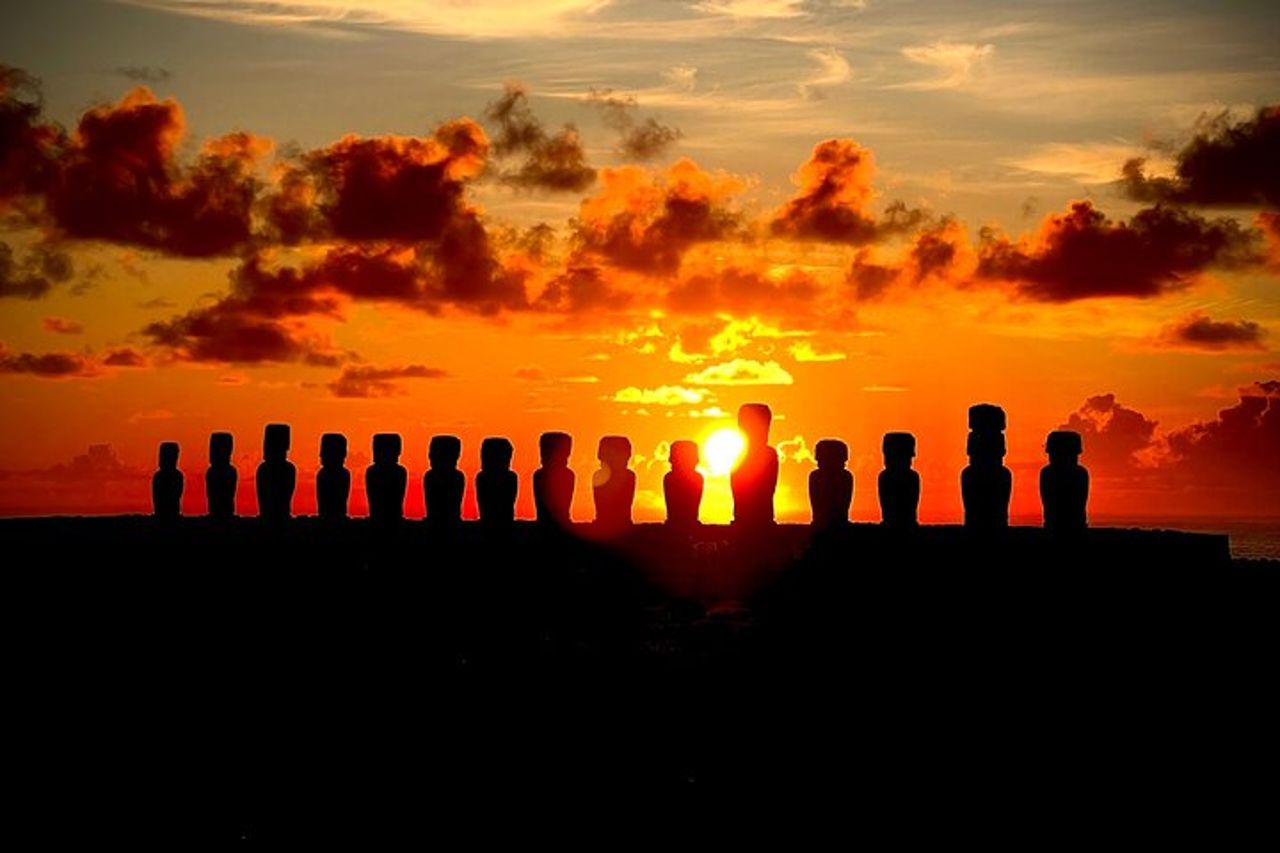 Alba ad Ahu Tongariki Il risveglio dei Moai — 3