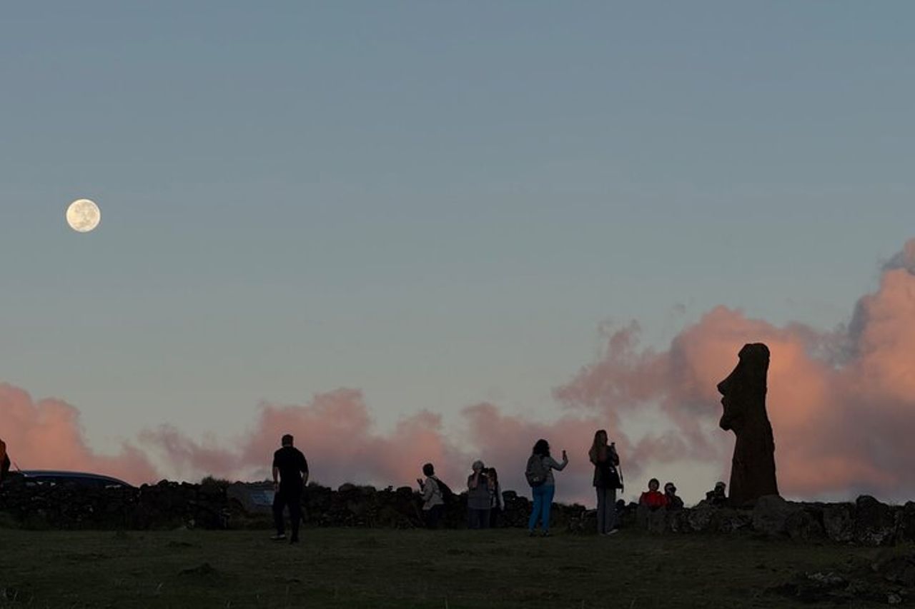 Alba ad Ahu Tongariki Il risveglio dei Moai — 5