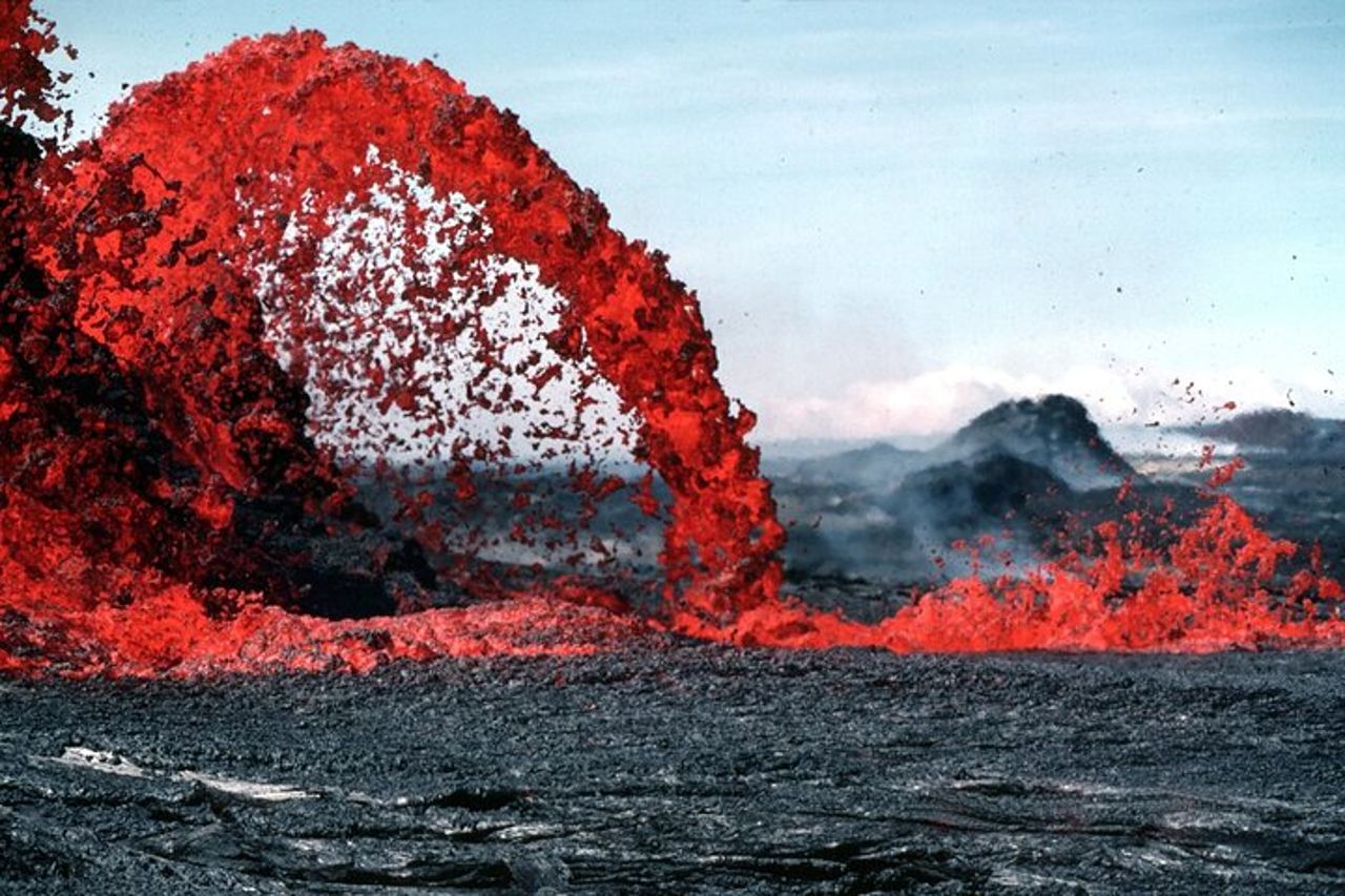 Tour alla scoperta del vulcano Hilo e delle cascate con approfondimenti locali — 5
