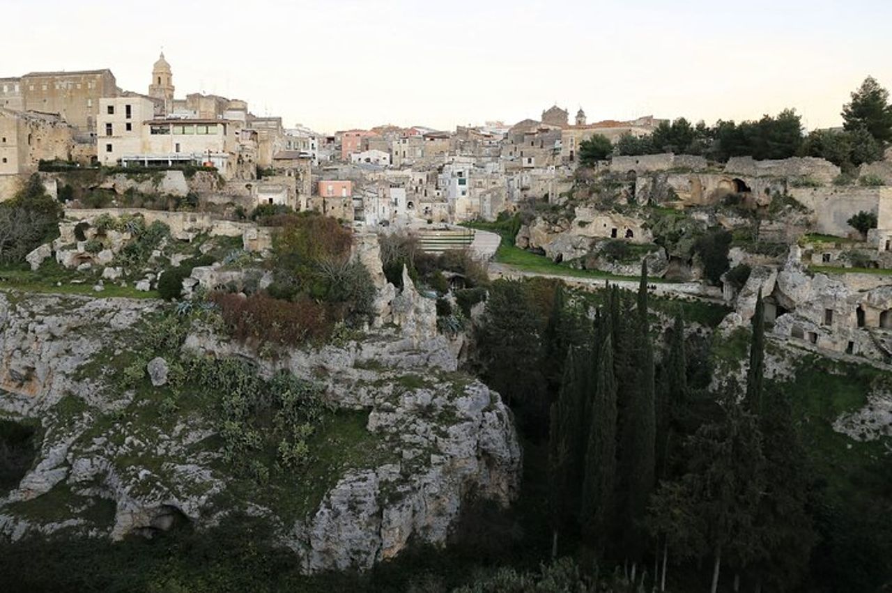 Murgia Tour: Gravina, Altamura e Trani in bus con degustazione — 2