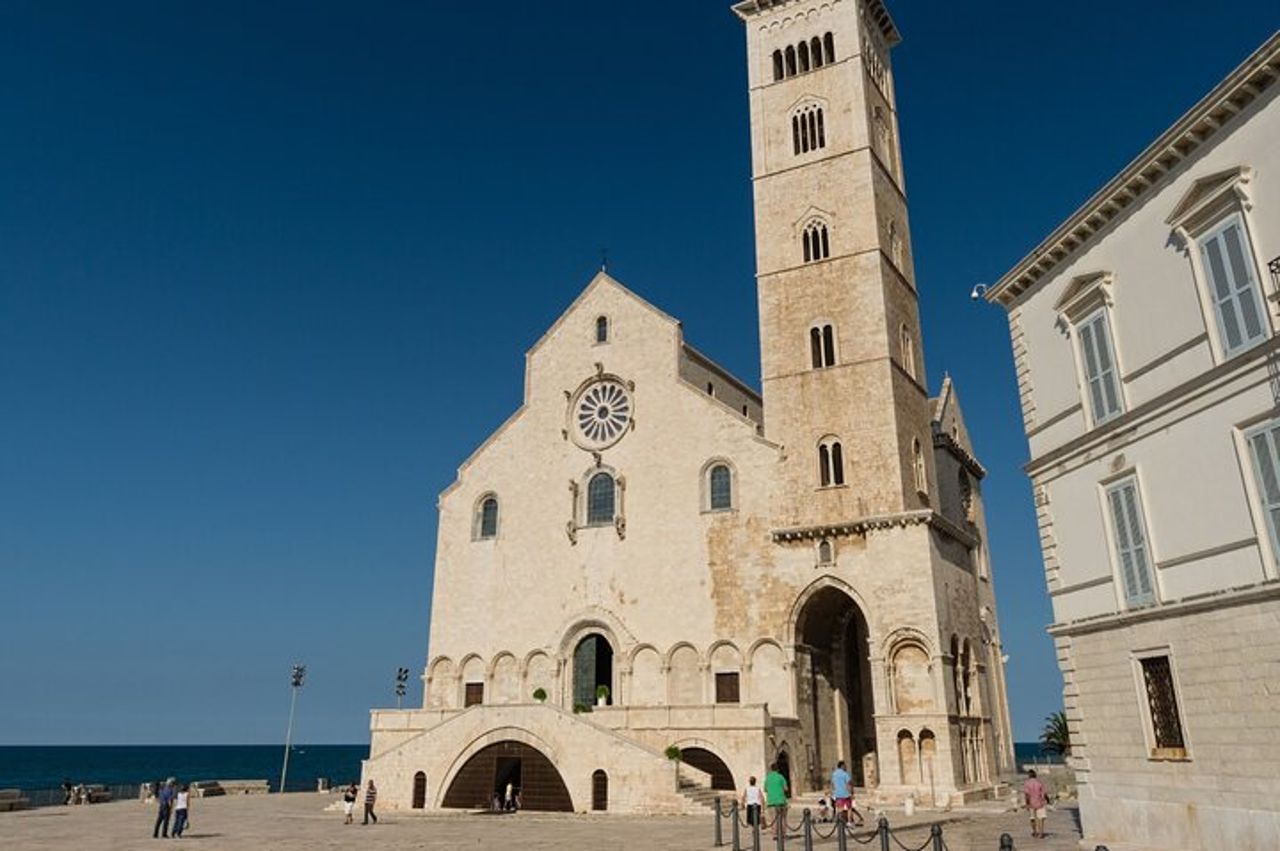 Murgia Tour: Gravina, Altamura e Trani in bus con degustazione — 8