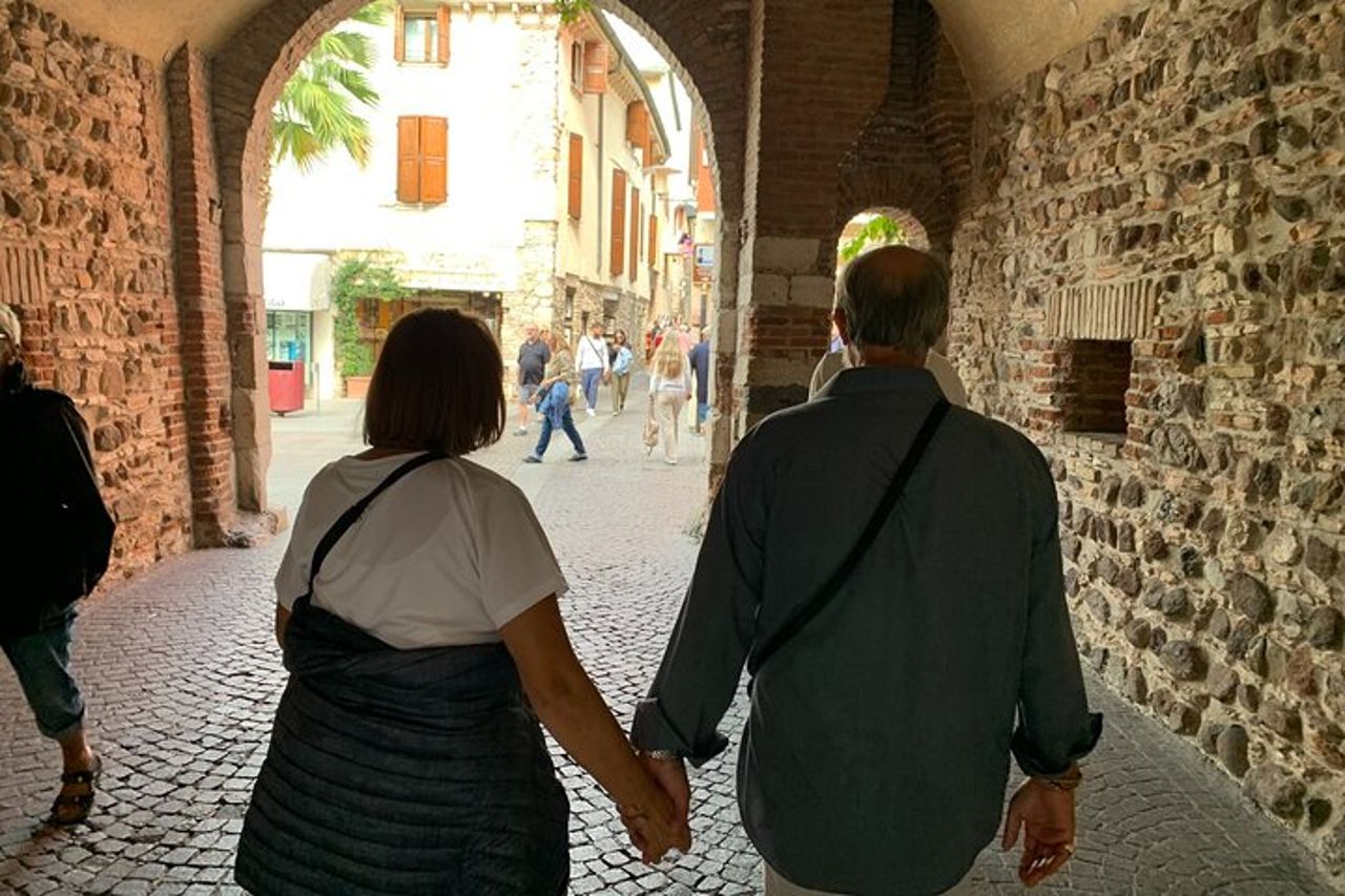 Escursione di mezza giornata sul Lago di Garda : Sirmione e visita di Borghetto — 2
