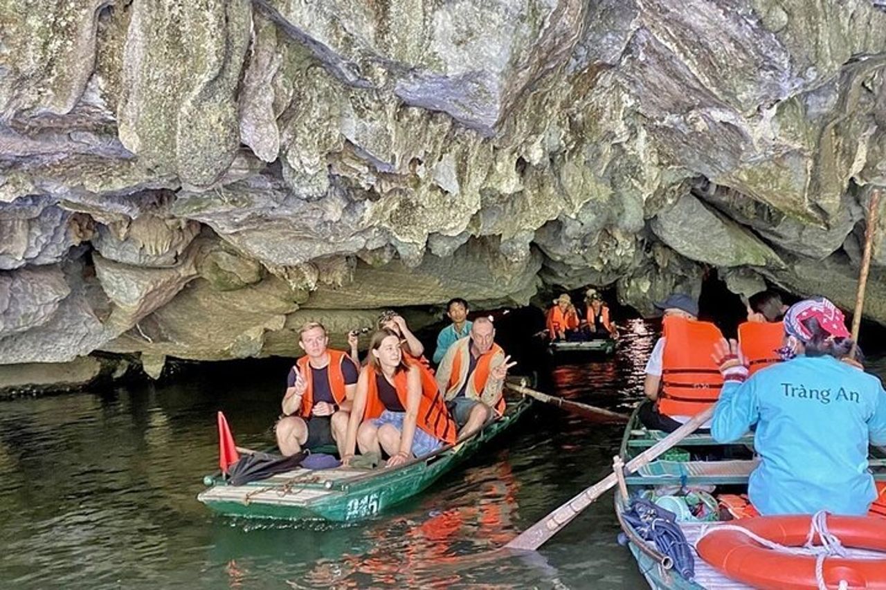 Tour di un giorno di Ninh Binh da Ha Noi: Hoa Lu - Tam Coc - Grotta di Mua