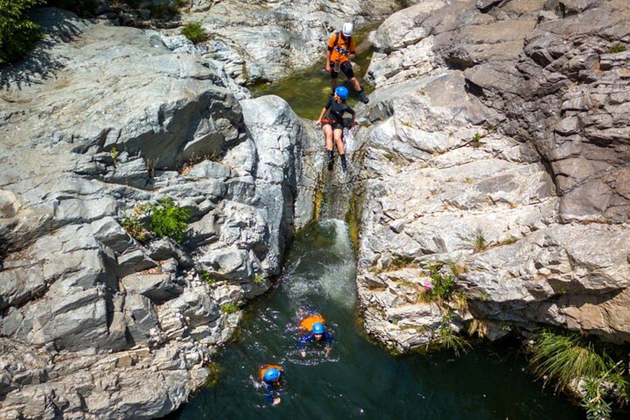 Avventura guidata di canyoning vicino a Marbella (passeggiata sul fiume Benahavís) — 6