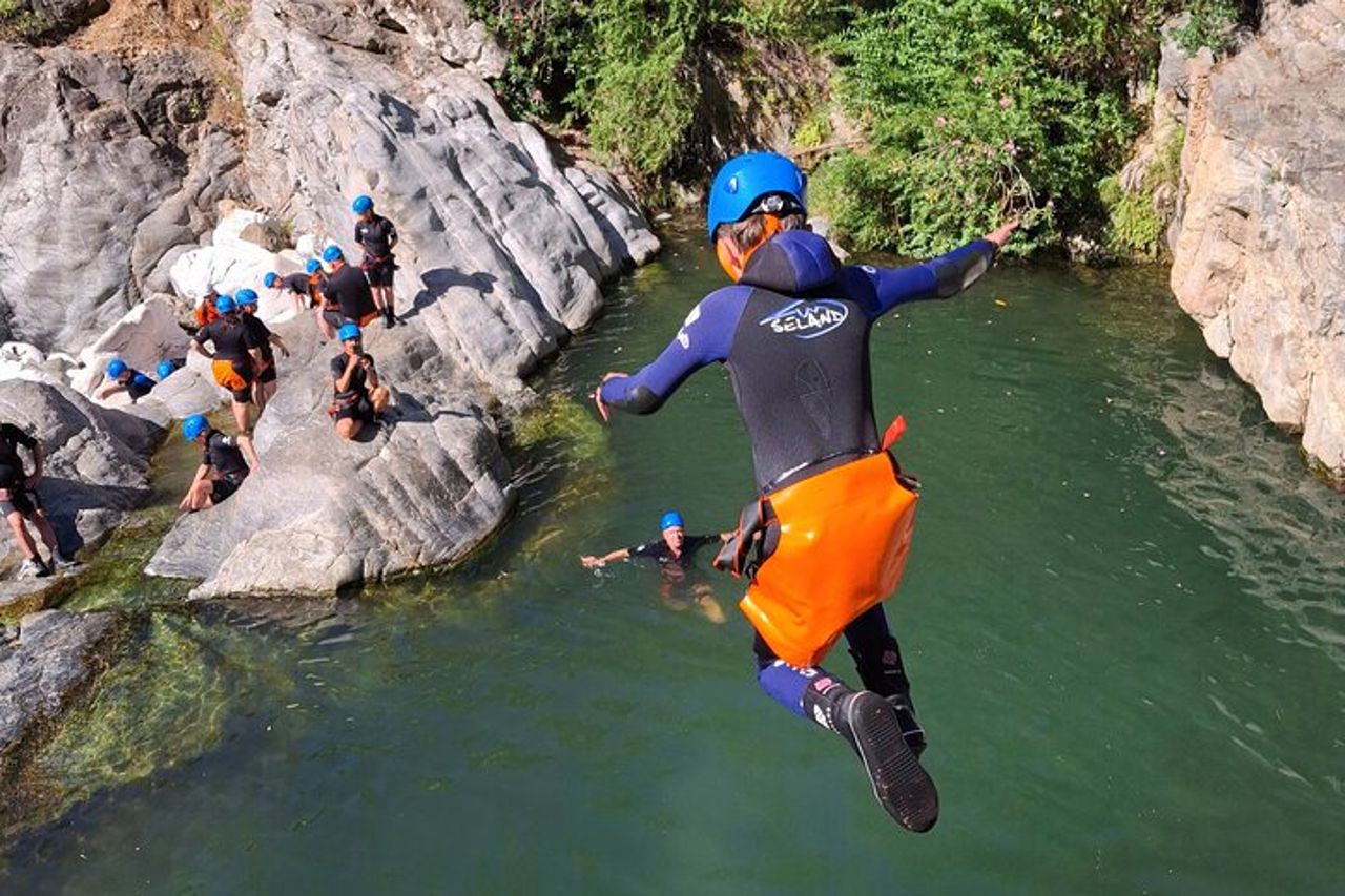 Avventura guidata di canyoning vicino a Marbella (passeggiata sul fiume Benahavís) — 4