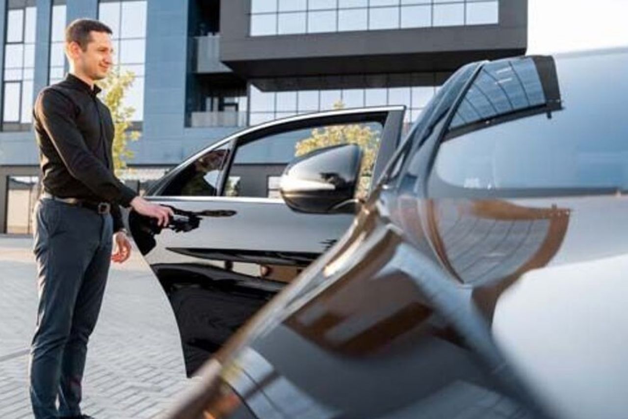 Transfer privato Parigi ↔ Versailles Palace (andata e ritorno) in van — 7