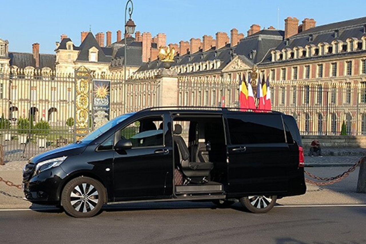 Transfer privato Parigi ↔ Versailles Palace (andata e ritorno) in van — 2