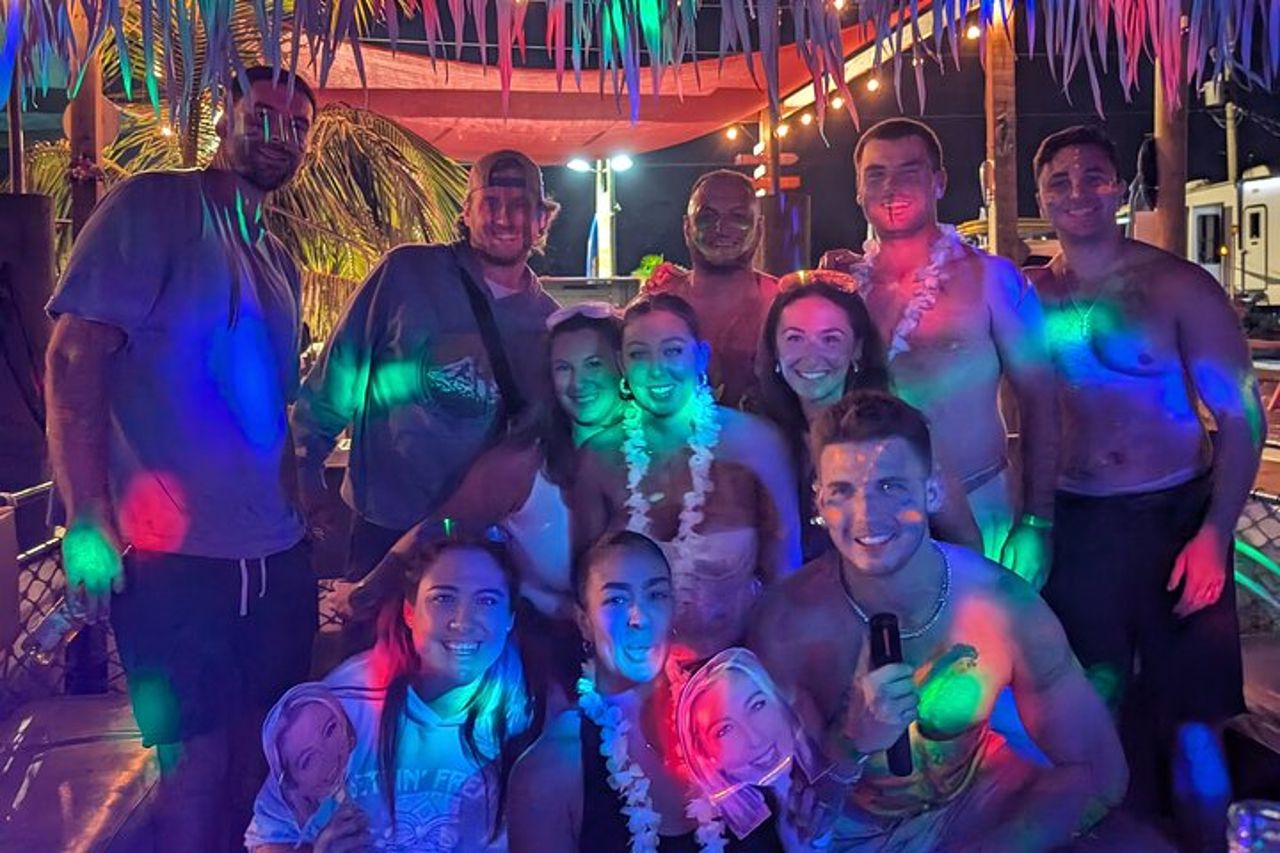 Tiki Pub Glow Party Cruise (solo per adulti)