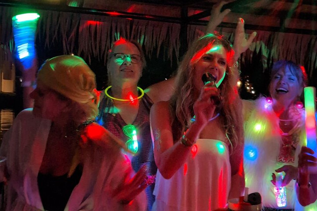 Tiki Pub Glow Party Cruise (solo per adulti) — 2