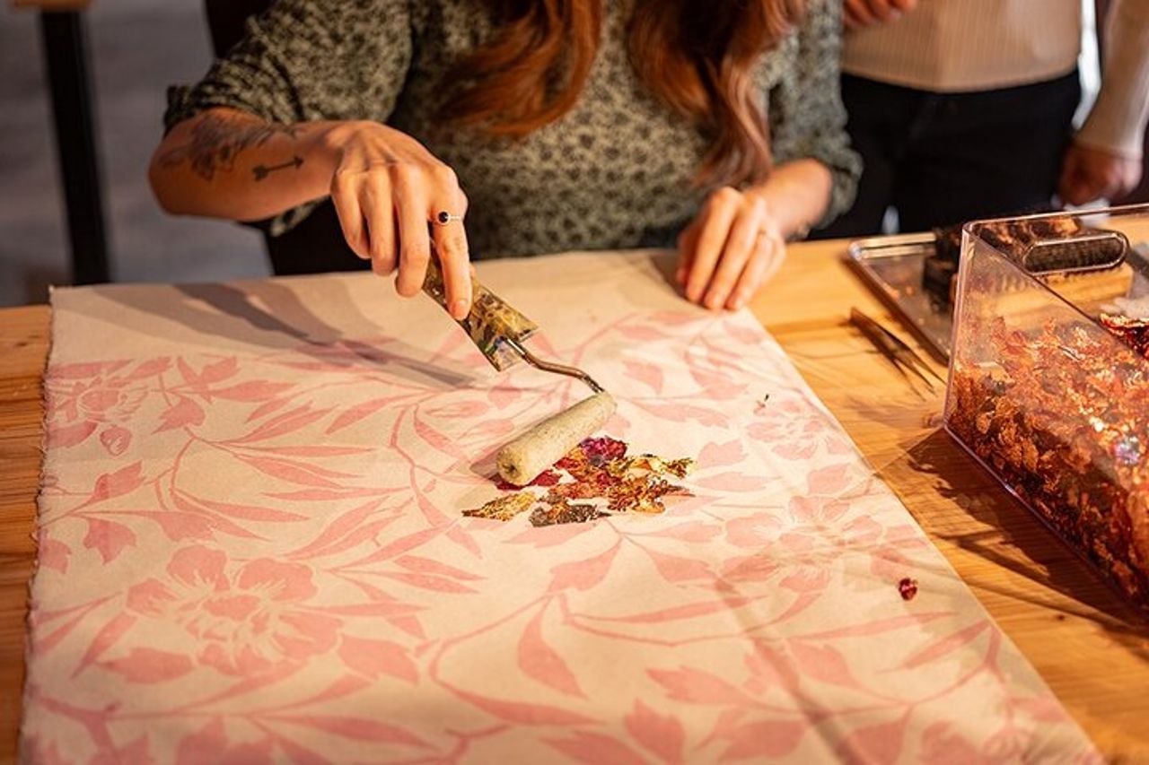 Arazzo Washi dorato e tour della fabbrica di carta a Uchiko — 8