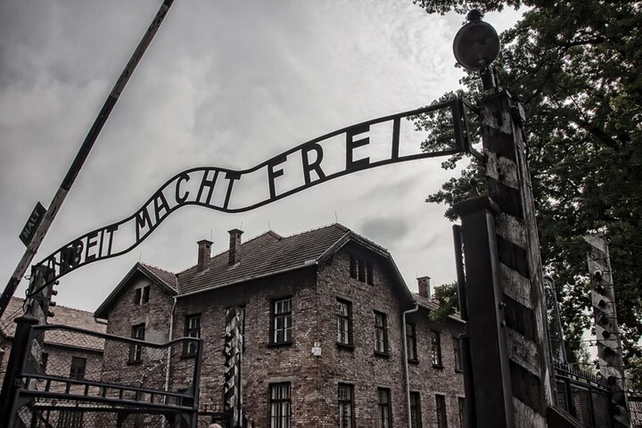 Auschwitz-Birkenau Tour completo Pick up dell'hotel — 2