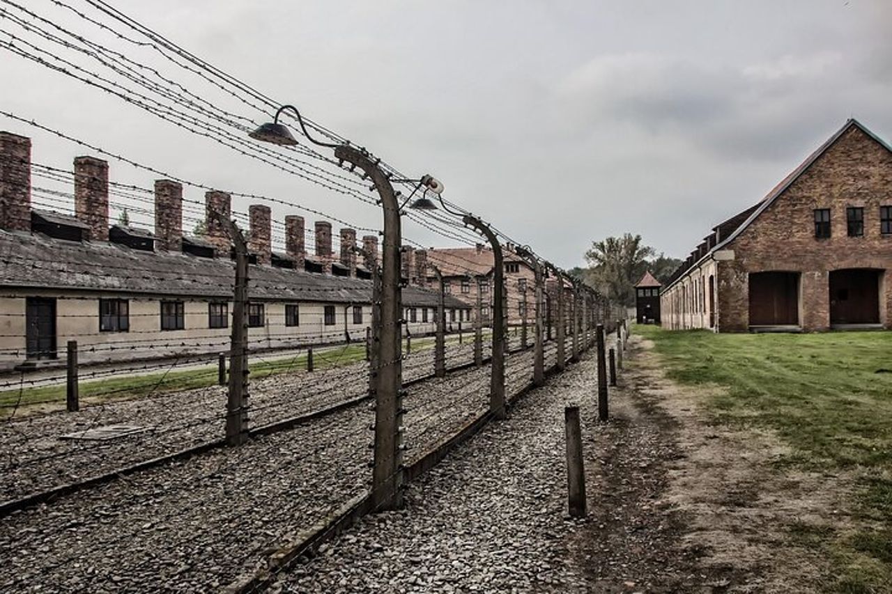 Auschwitz-Birkenau Tour completo Pick up dell'hotel — 6