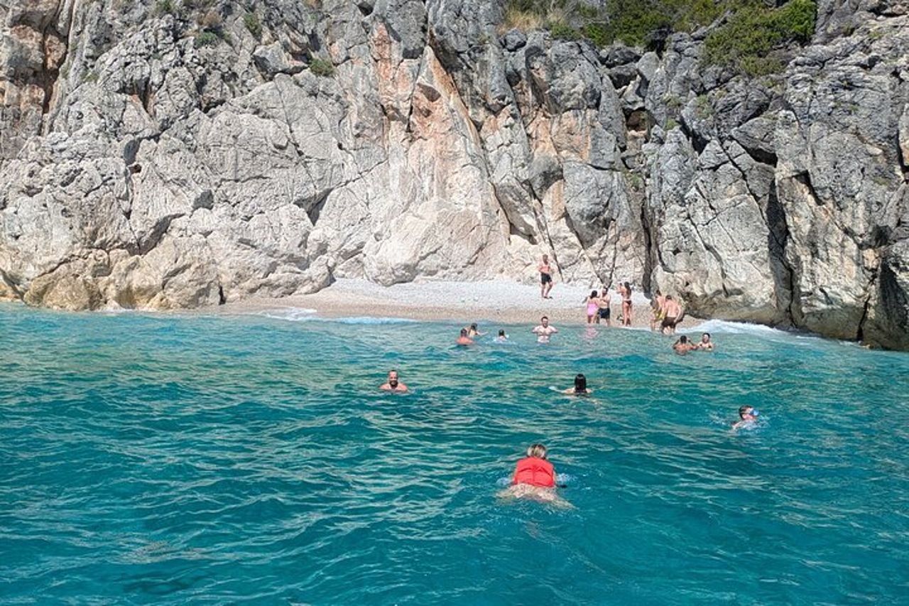 Dhermi : tour in barca alle grotte dei pirati, grotta dei piccioni e soste per nuotare — 8