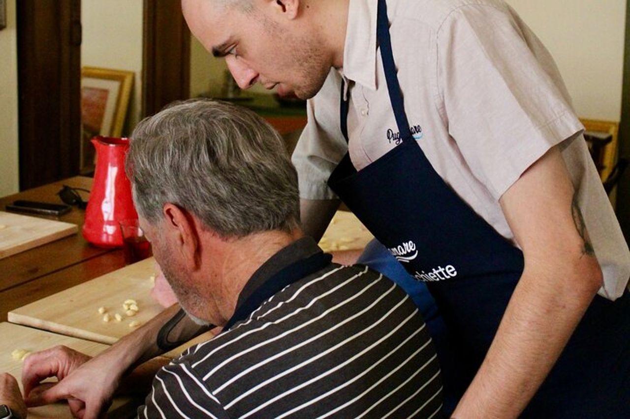 Lezione di Orecchiette con Aperitivo e Vino a Polignano a Mare — 8