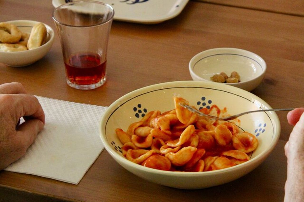 Lezione di Orecchiette con Aperitivo e Vino a Polignano a Mare — 3