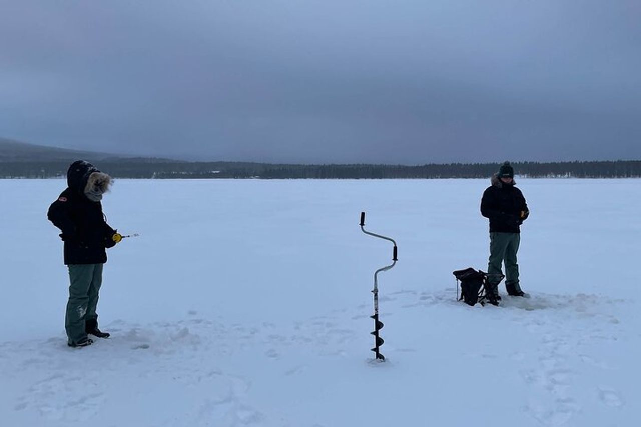 Tour privato di pesca sul ghiaccio a Pyhätunturi — 2