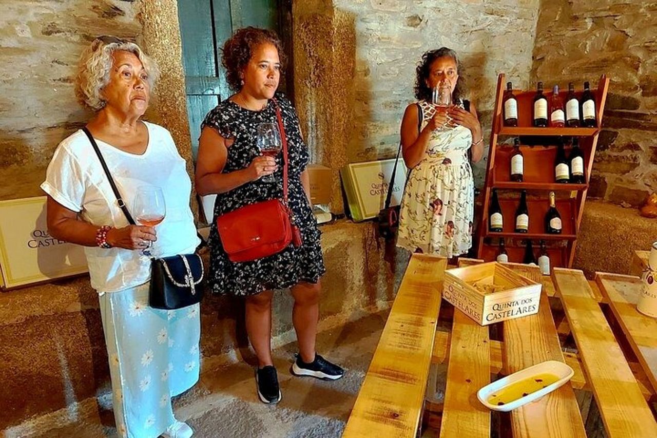 Tour per piccoli gruppi della Valle del Douro: 4 tenute, degustazione di vino e olio d'oliva — 9