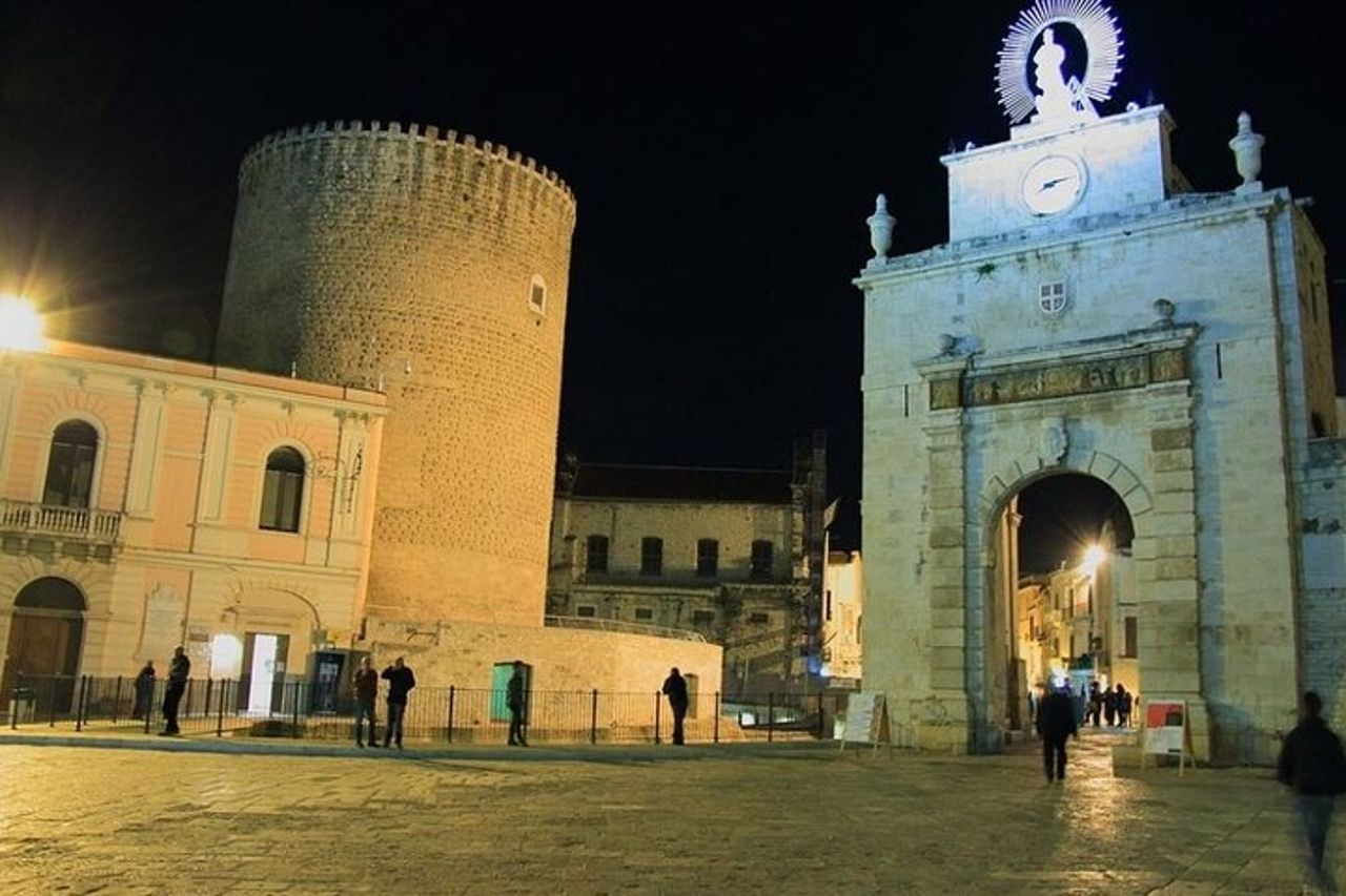 Tour privato al tramonto: Castel del Monte, Trani & Bitonto UNESCO — 6