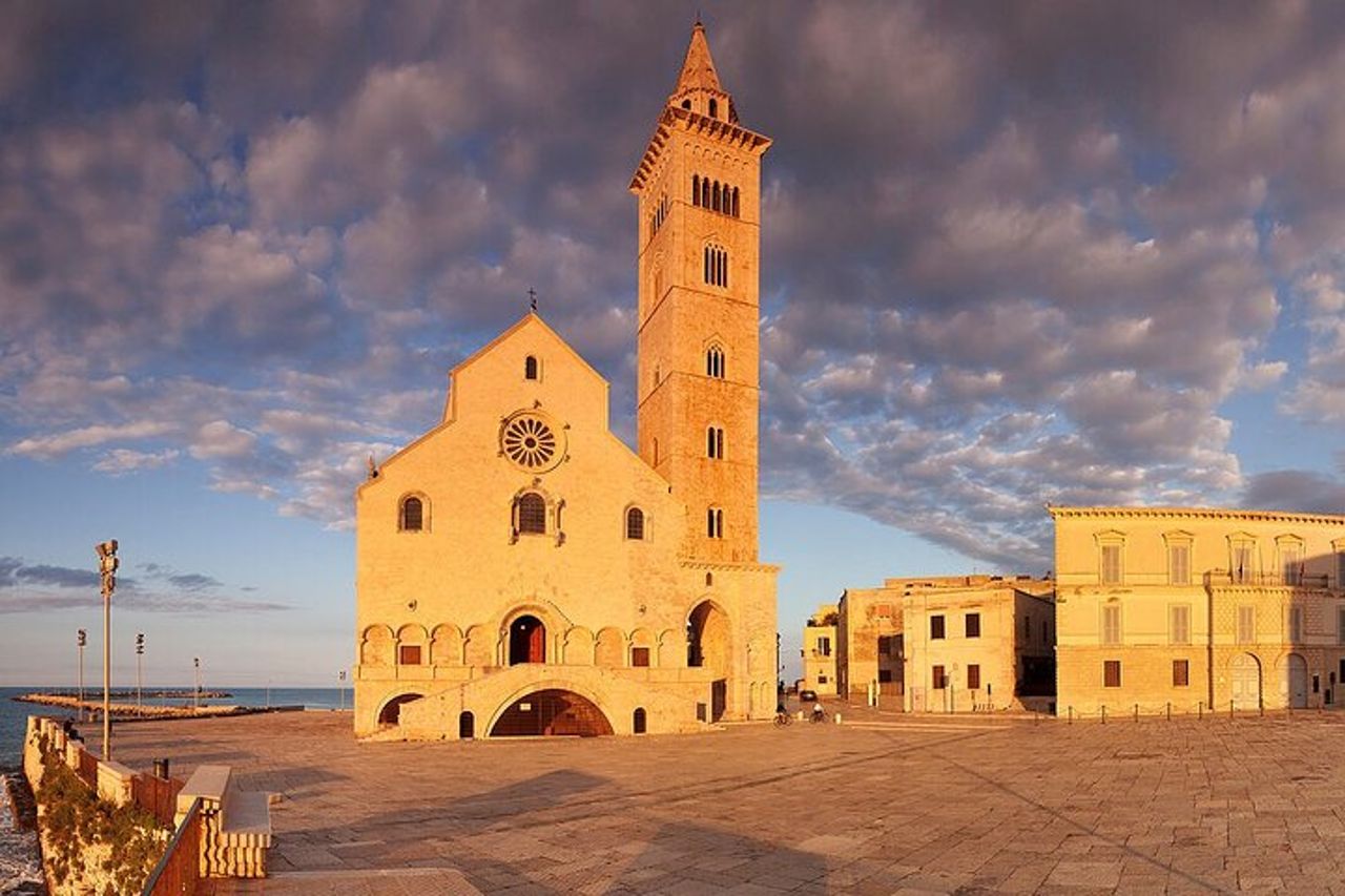 Tour privato al tramonto: Castel del Monte, Trani & Bitonto UNESCO — 2