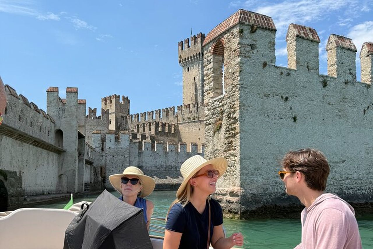 Sirmione prima della folla tour privato e giro in barca