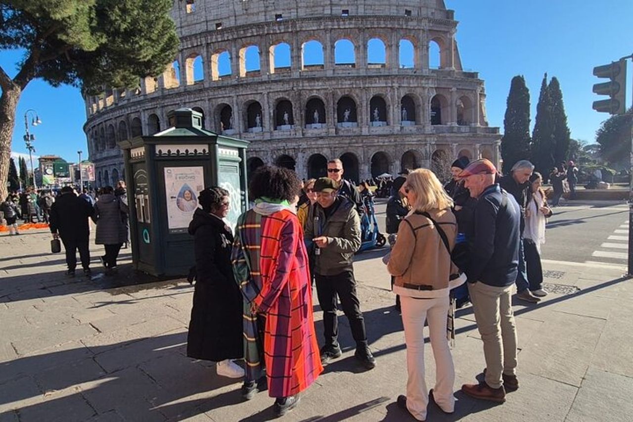 Tour privato guidato completo del Colosseo Foro Romano e Palatino