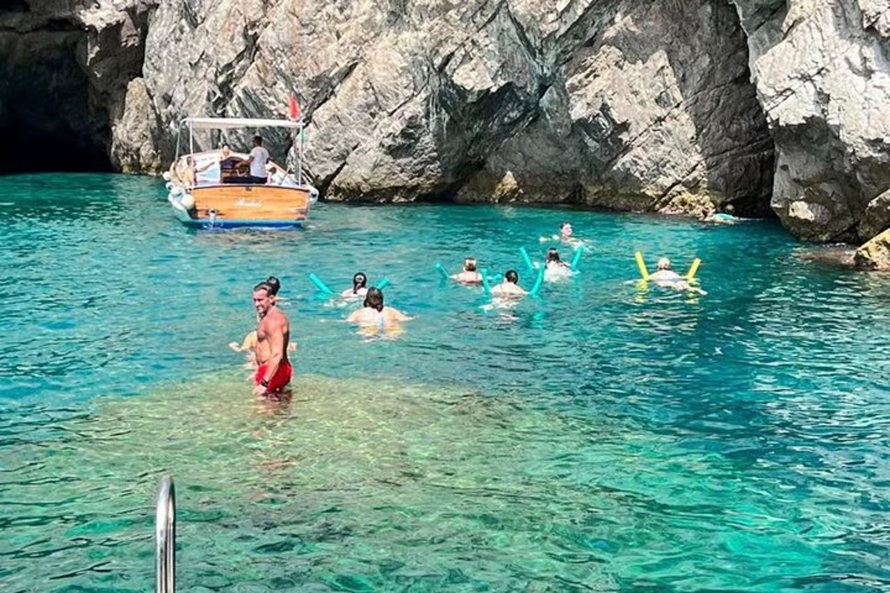 Crociera al tramonto in Costiera Amalfitana sull'elegante barca — 9