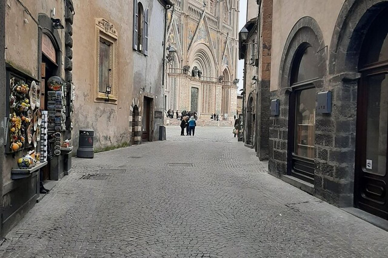 Tour di un giorno a Orvieto e Civita di Bagnoregio dal porto di Civitavecchia — 9