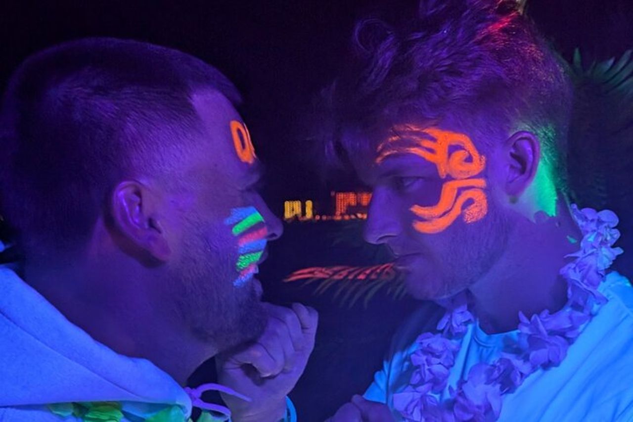 Tiki Pub Glow Party Cruise (solo per adulti) — 4