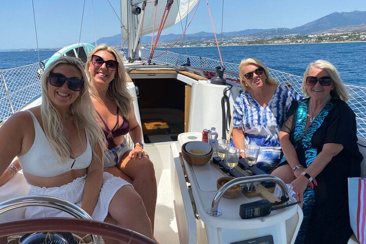 Gita privata in barca a vela da Puerto Banús a Marbella (10 persone) — 5