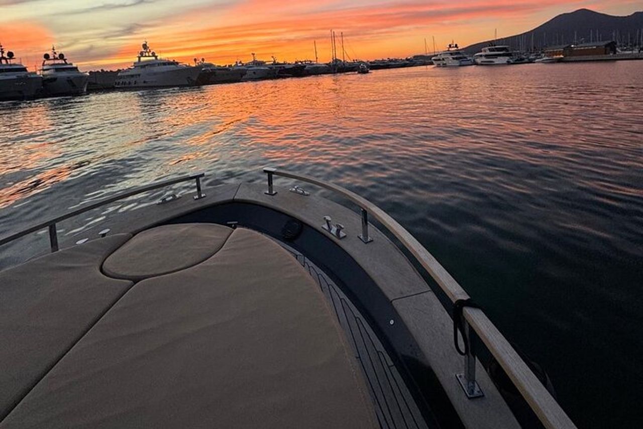 Crociera al tramonto in Costiera Amalfitana sull'elegante barca — 7