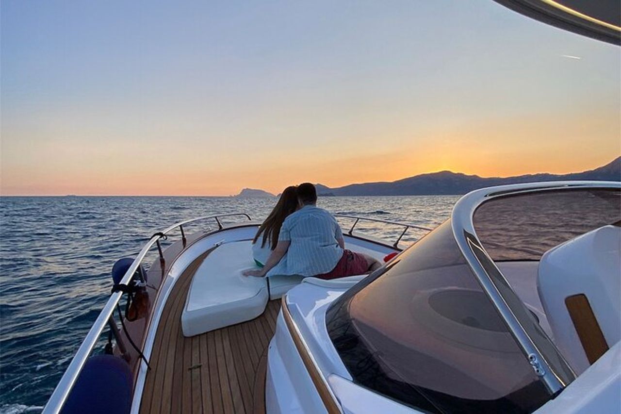 Crociera al tramonto in Costiera Amalfitana sull'elegante barca — 3