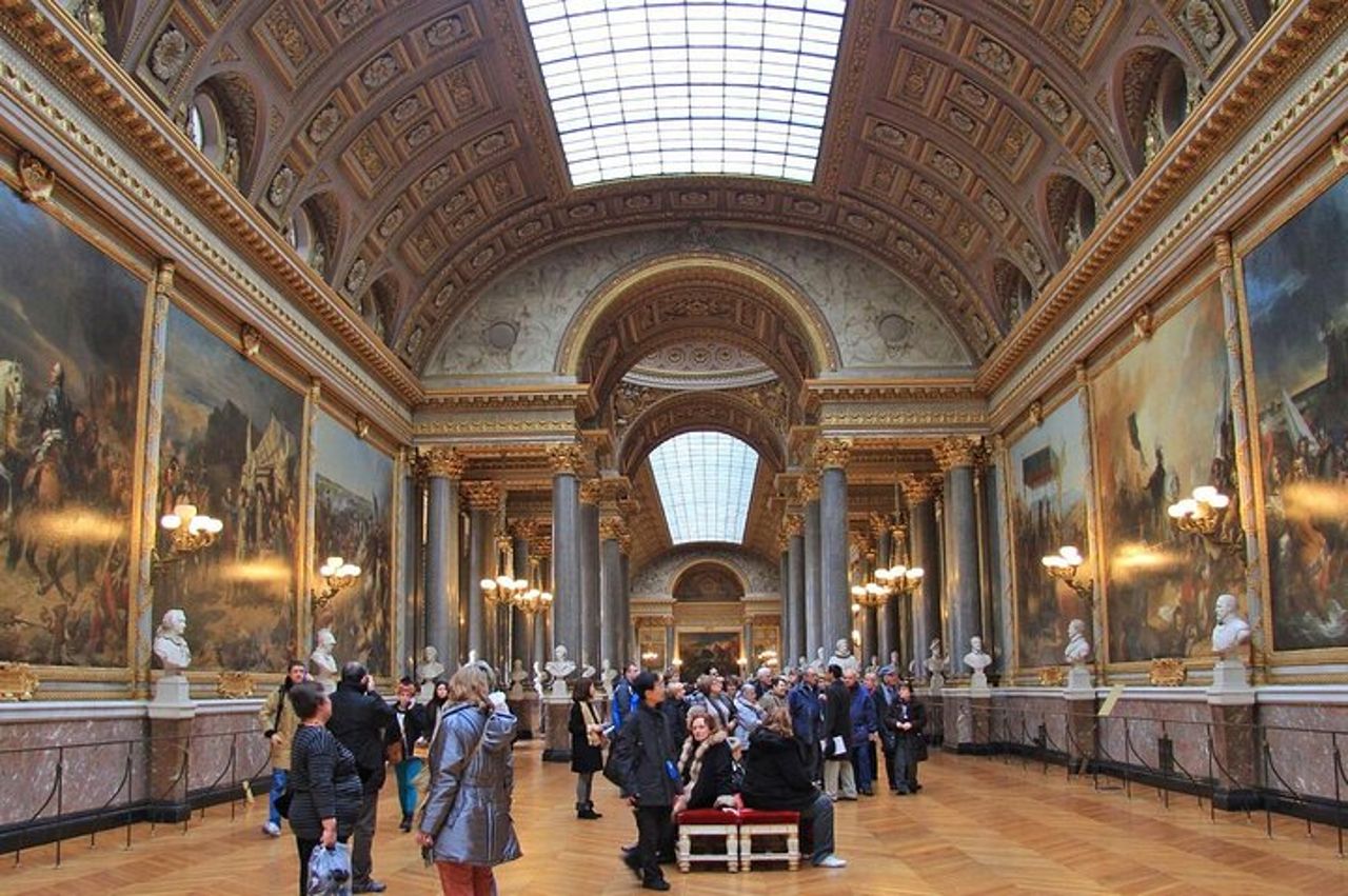 Tour guidato della Reggia di Versailles con accesso ai giardini da Parigi — 3
