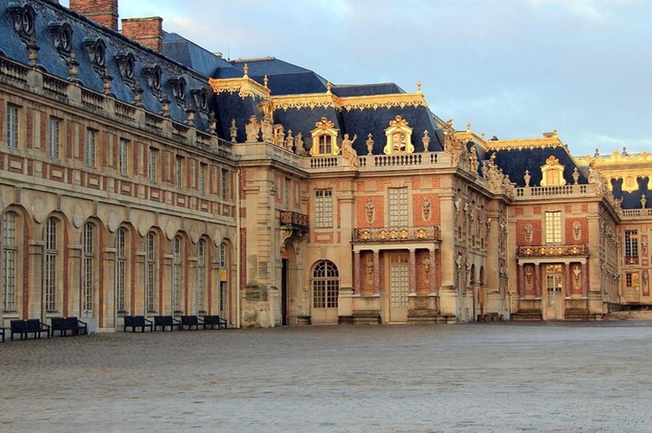 Tour guidato della Reggia di Versailles con accesso ai giardini da Parigi — 4