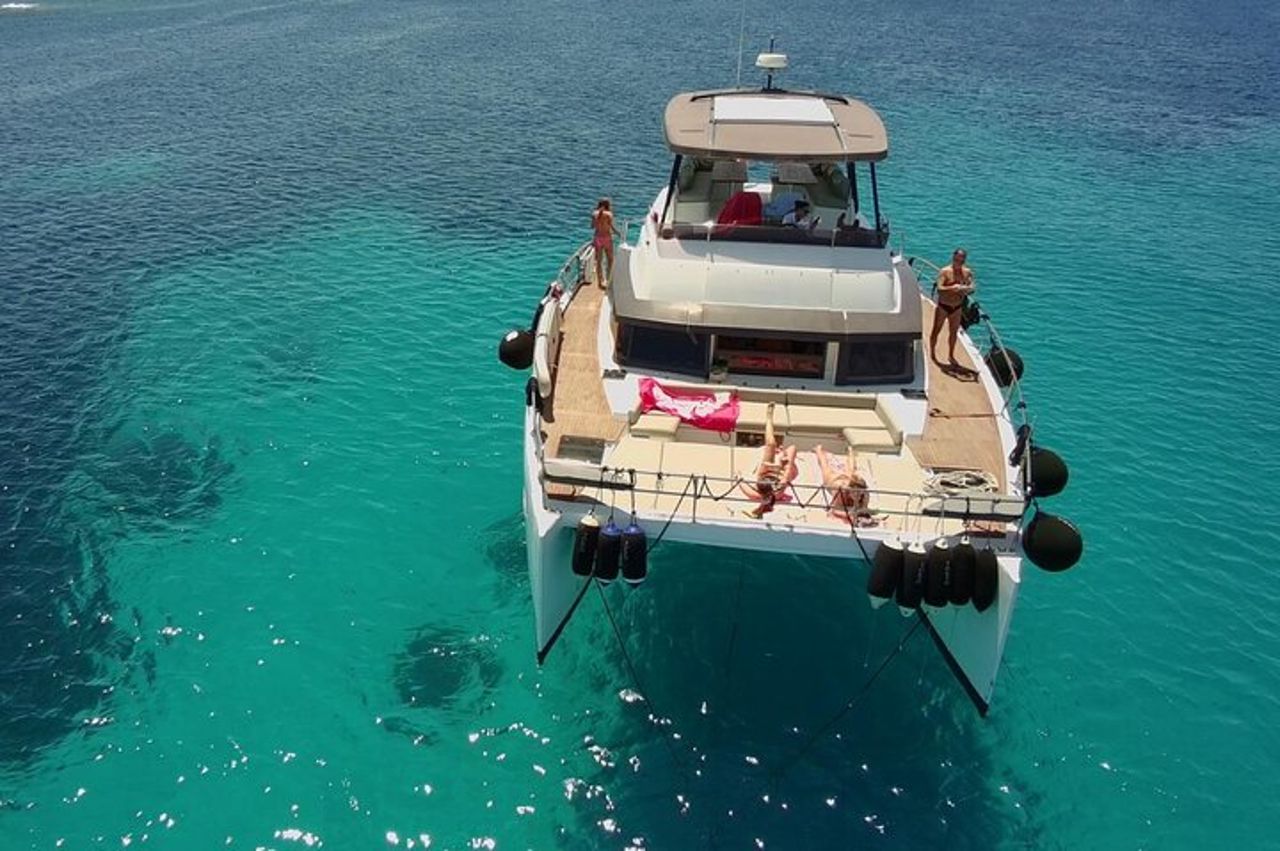 Favignana Tour in Catamarano di Lusso Isole Egadi con pranzo
